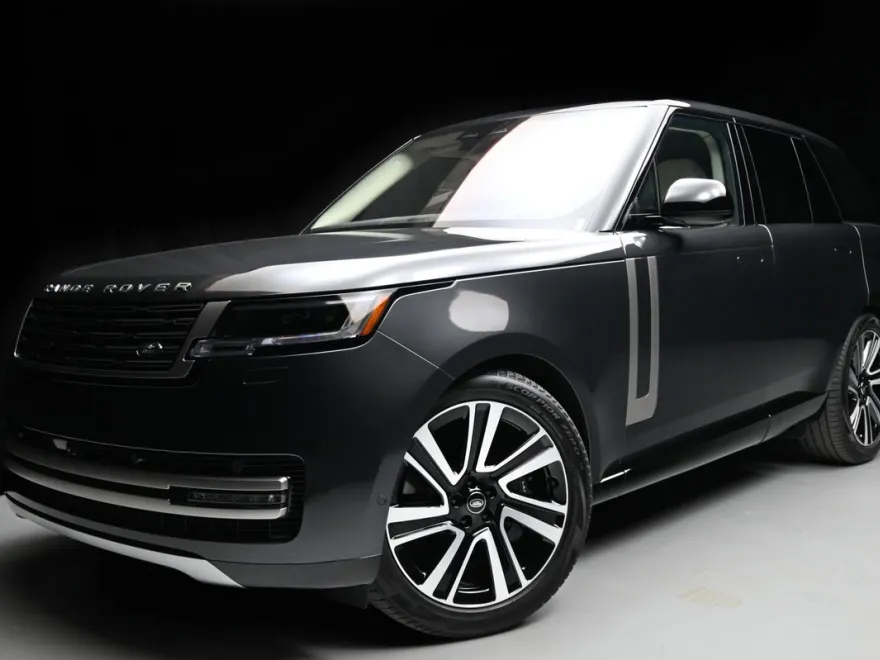 2023 Land Rover Range Rover SE photo 1