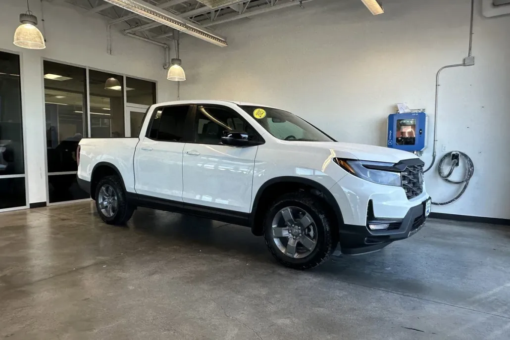 2025 Honda Ridgeline TrailSport photo 1