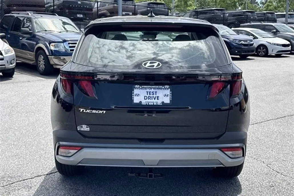 2025 Hyundai Tucson SE photo 1