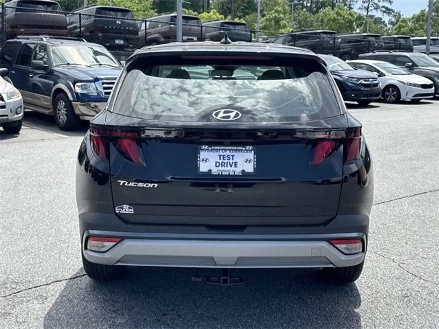 2025 Hyundai Tucson SE photo 1