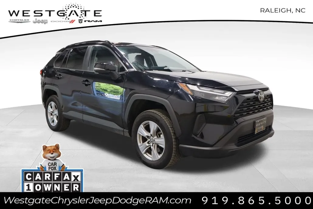 2023 Toyota RAV4 XLE photo 1