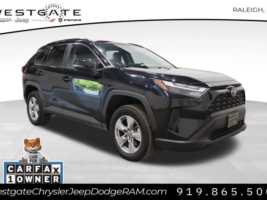 2023 Toyota RAV4 XLE photo 1