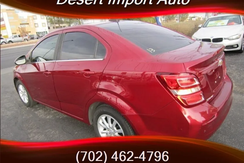 2019 Chevrolet Sonic LT photo 1