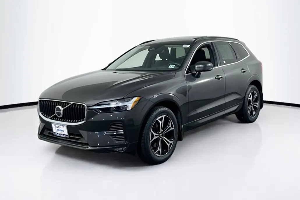 2022 Volvo XC60 Momentum photo 1