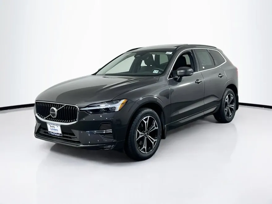 2022 Volvo XC60 Momentum photo 1
