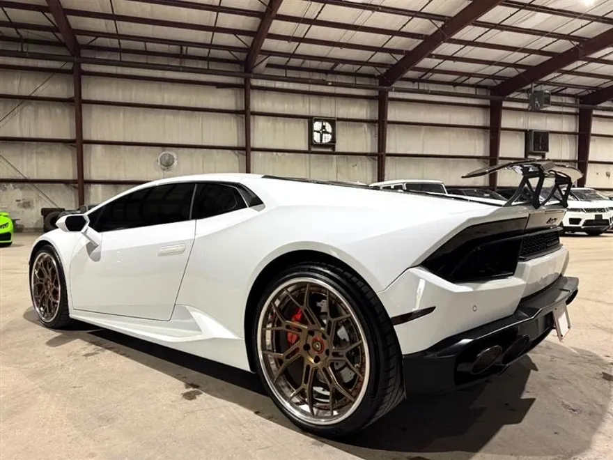 2016 Lamborghini Huracan Coupe photo 8