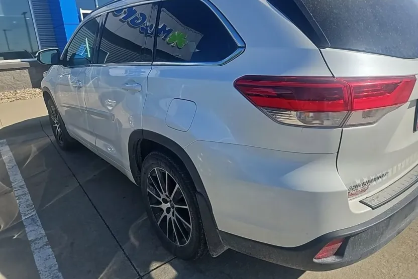 2018 Toyota Highlander SE photo 1