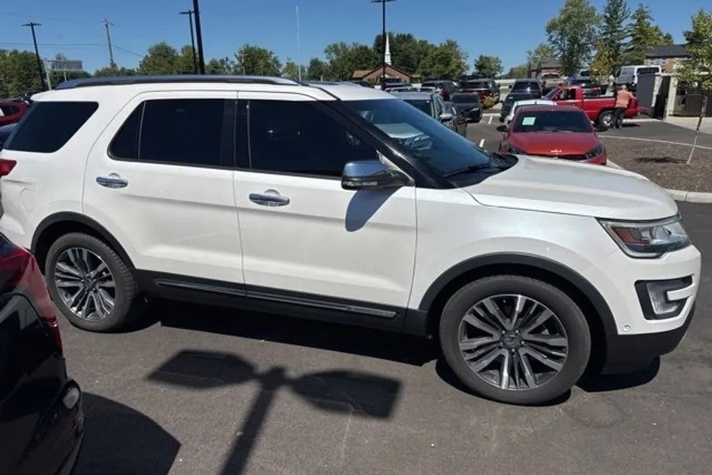 2017 Ford Explorer Platinum photo 1