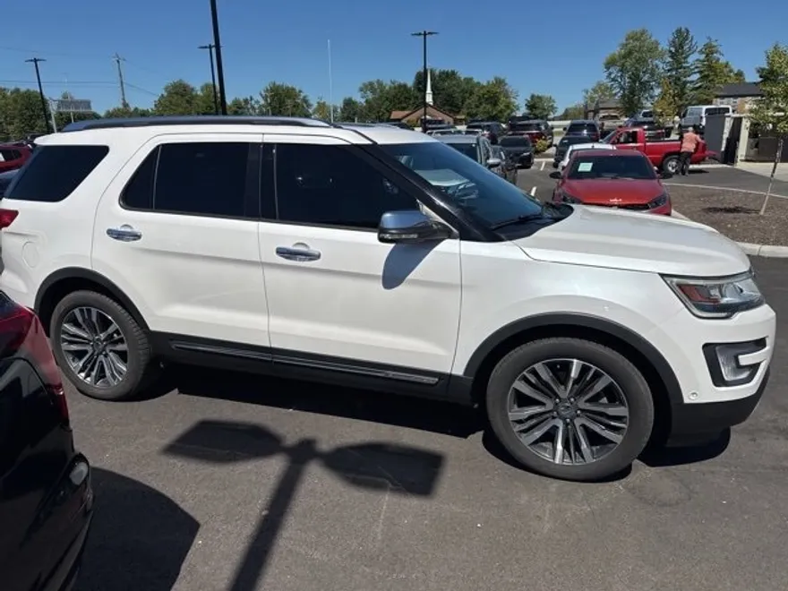 2017 Ford Explorer Platinum photo 1