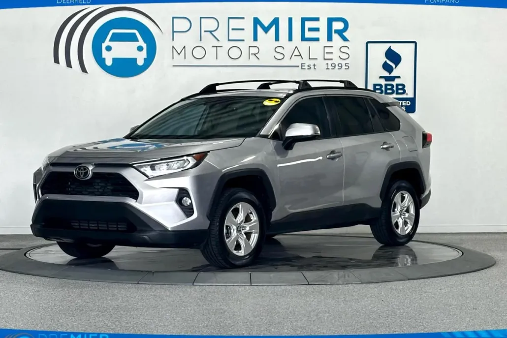 2021 Toyota RAV4 XLE photo 1