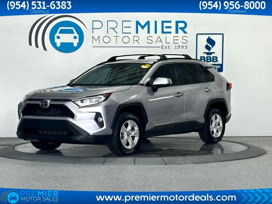 2021 Toyota RAV4 XLE photo 1