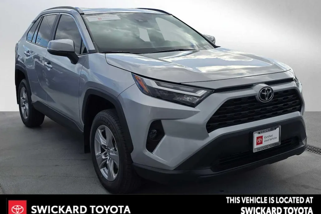 2025 Toyota RAV4 XLE photo 1