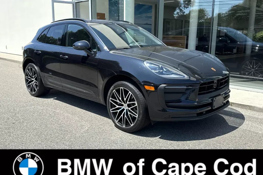 2024 Porsche Macan T photo 1