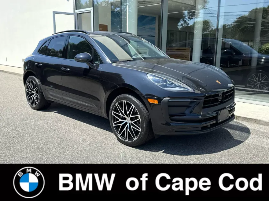 2024 Porsche Macan T photo 1