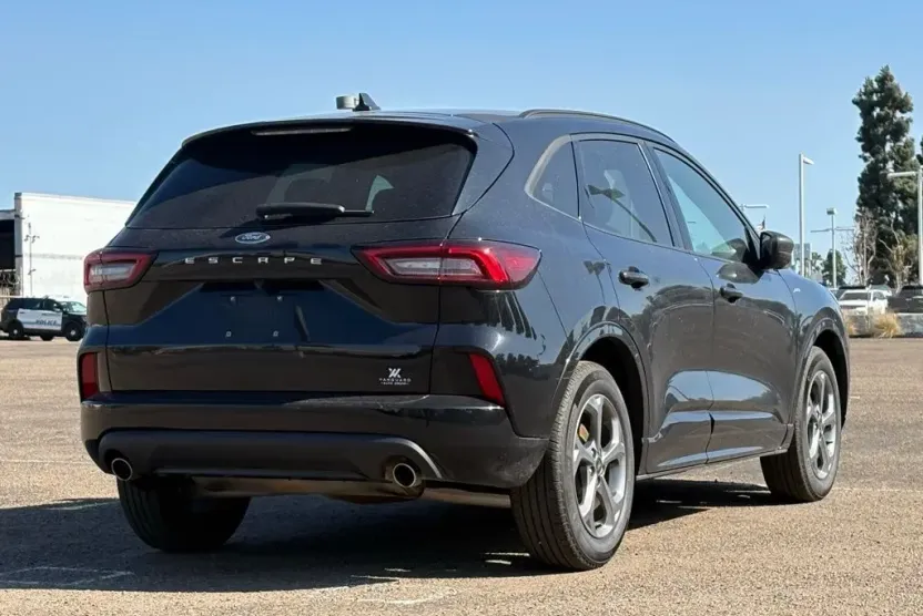 2024 Ford Escape ST-Line photo 1