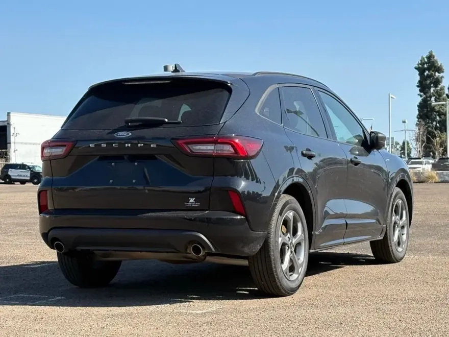 2024 Ford Escape ST-Line photo 1