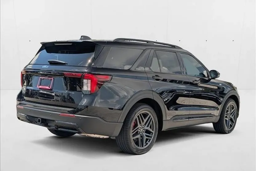 2025 Ford Explorer ST-Line photo 1