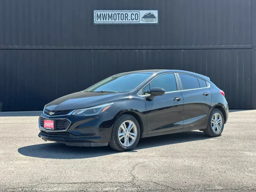 2017 Chevrolet Cruze LT photo 1