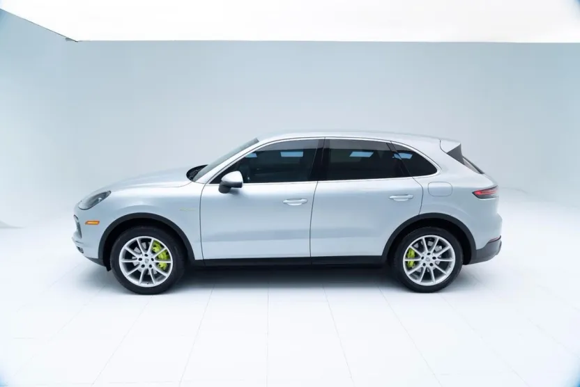 2022 Porsche Cayenne E-Hybrid photo 1