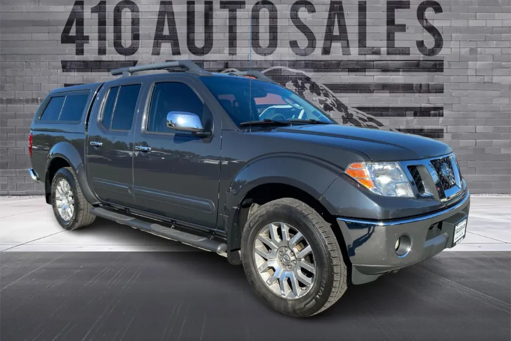 2010 Nissan Frontier LE photo 1