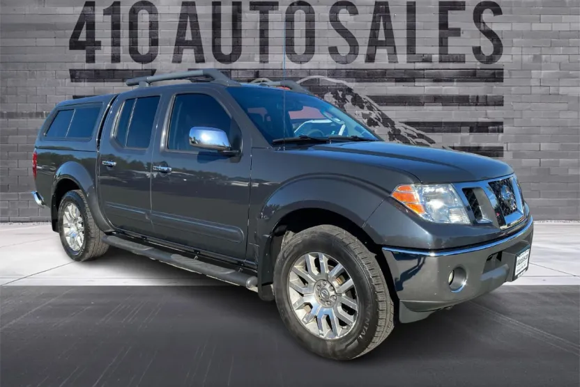 2010 Nissan Frontier LE photo 1