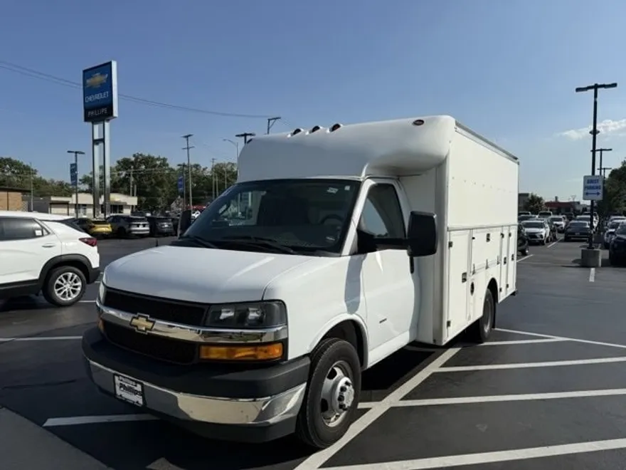 2019 Chevrolet Express 3500 Work Van Cutaway photo 1