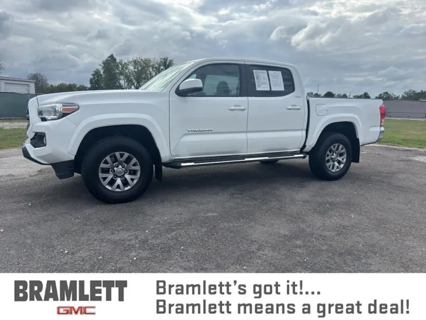 2017 Toyota Tacoma SR5 photo 1
