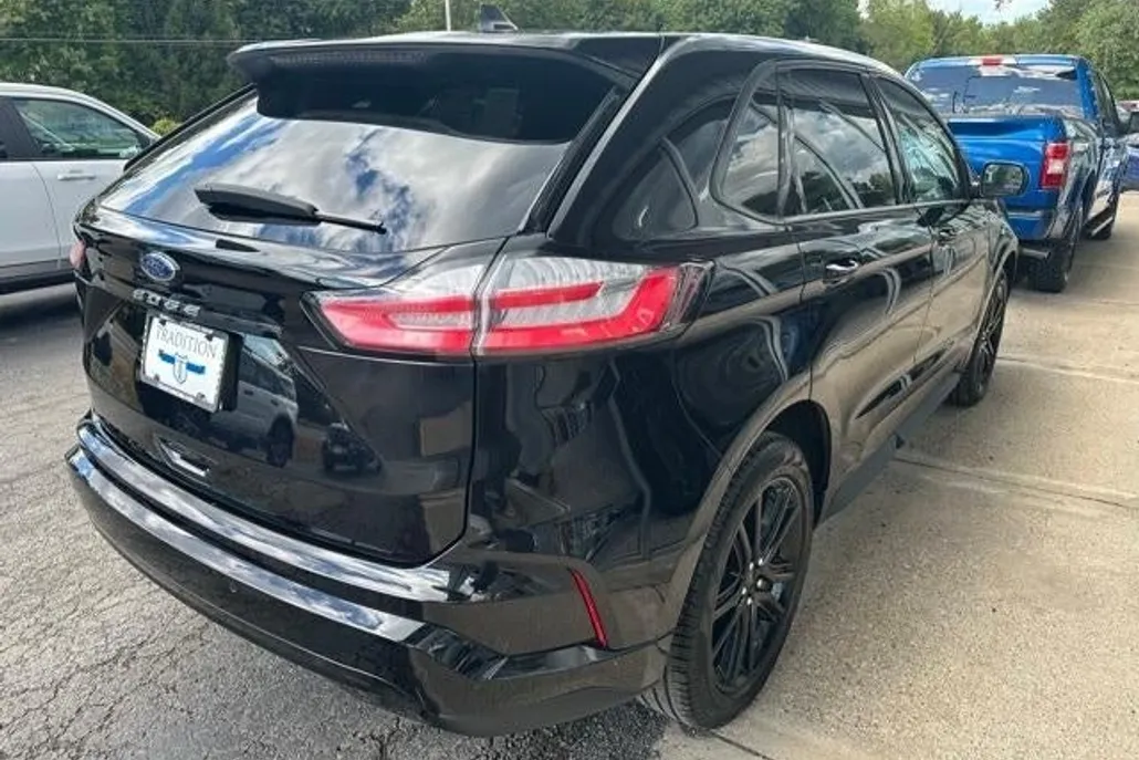 2024 Ford Edge SEL photo 1