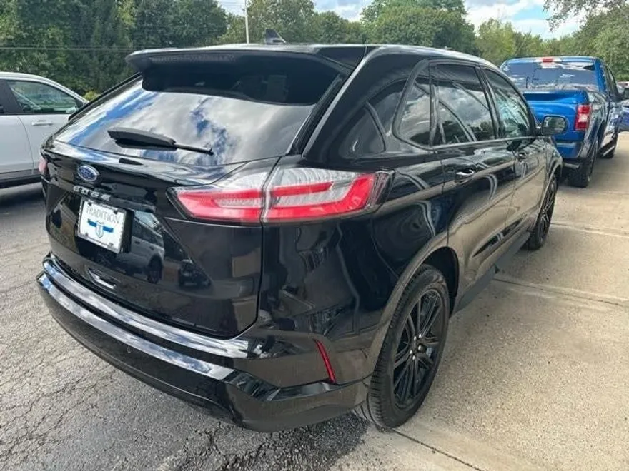 2024 Ford Edge SEL photo 1