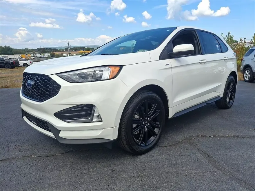 2022 Ford Edge ST photo 1