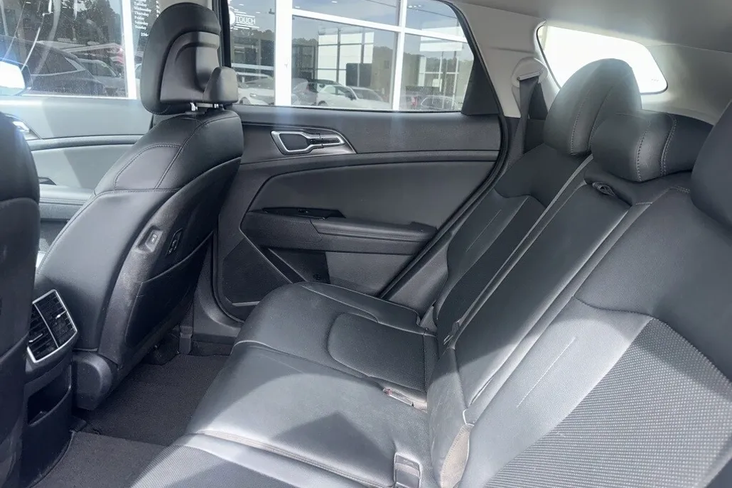2023 Kia Sportage EX photo 1