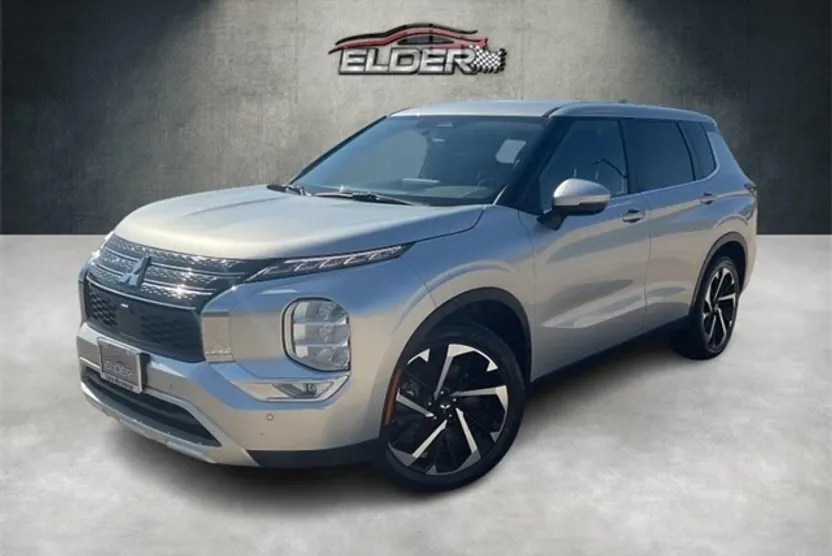 2024 Mitsubishi Outlander SE photo 1