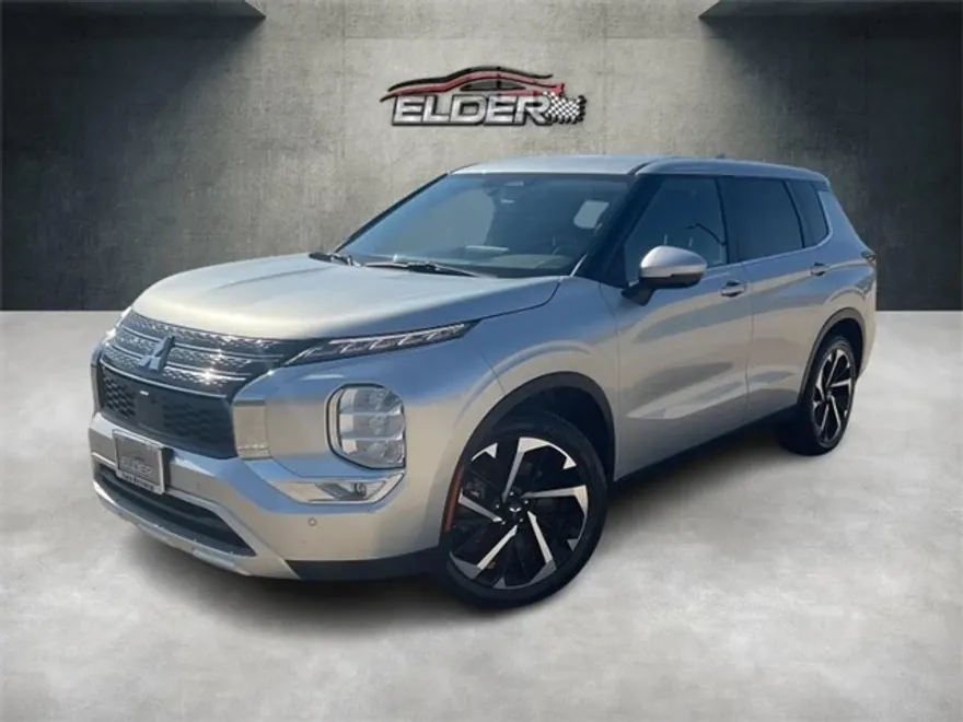 2024 Mitsubishi Outlander SE photo 1