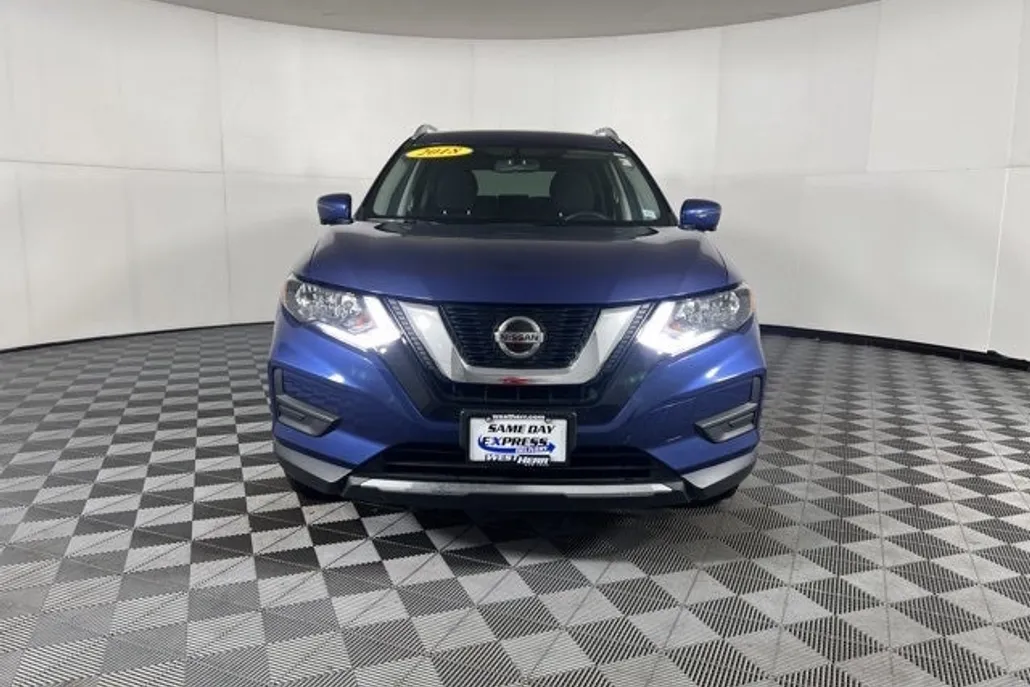 2018 Nissan Rogue SV photo 1