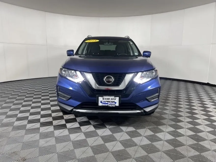 2018 Nissan Rogue SV photo 1