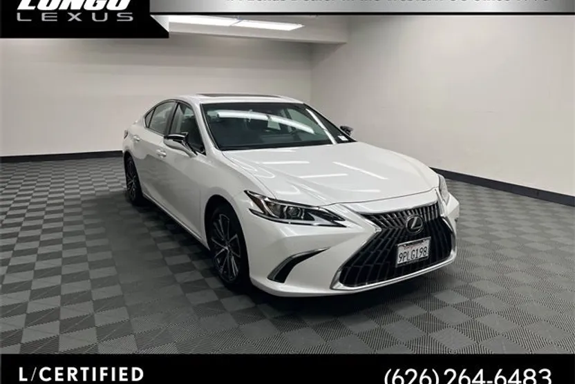 2025 Lexus ES 300h photo 1