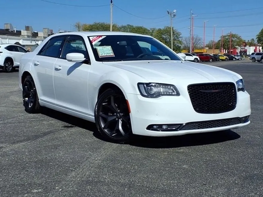 2022 Chrysler 300 photo 1