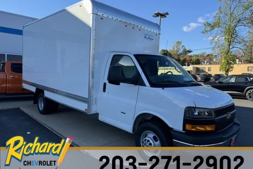 2025 Chevrolet Express Cutaway 3500 photo 1