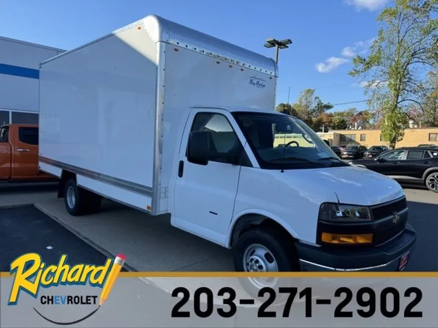 2025 Chevrolet Express Cutaway 3500 photo 1