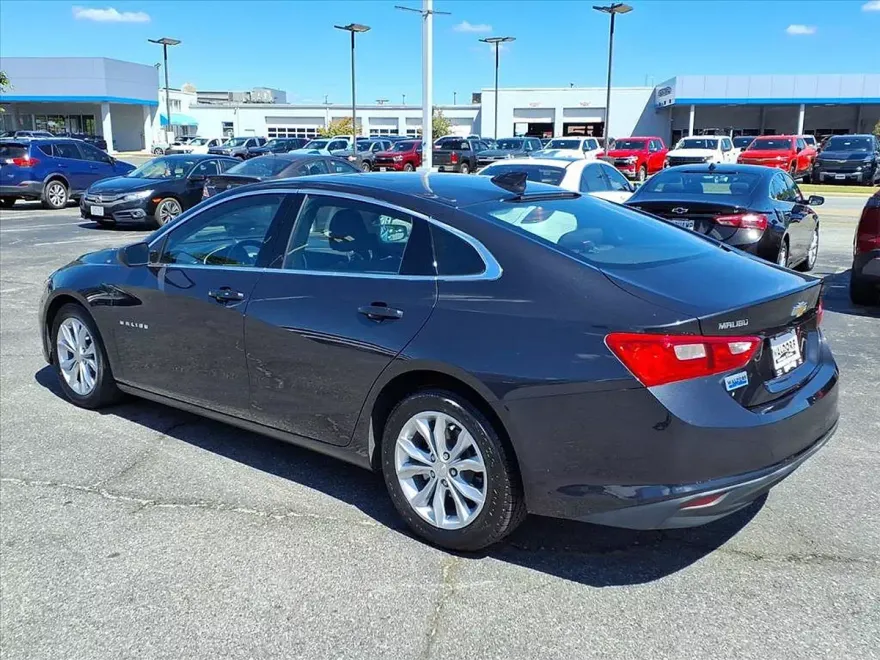 2023 Chevrolet Malibu 1LT photo 1