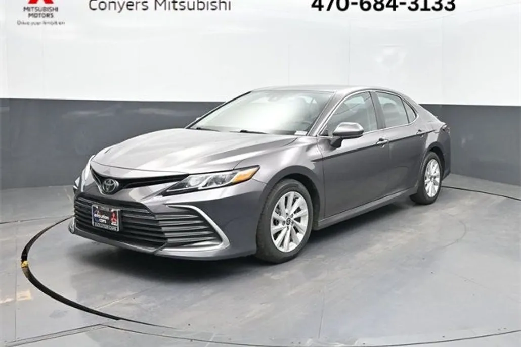 2023 Toyota Camry LE photo 1