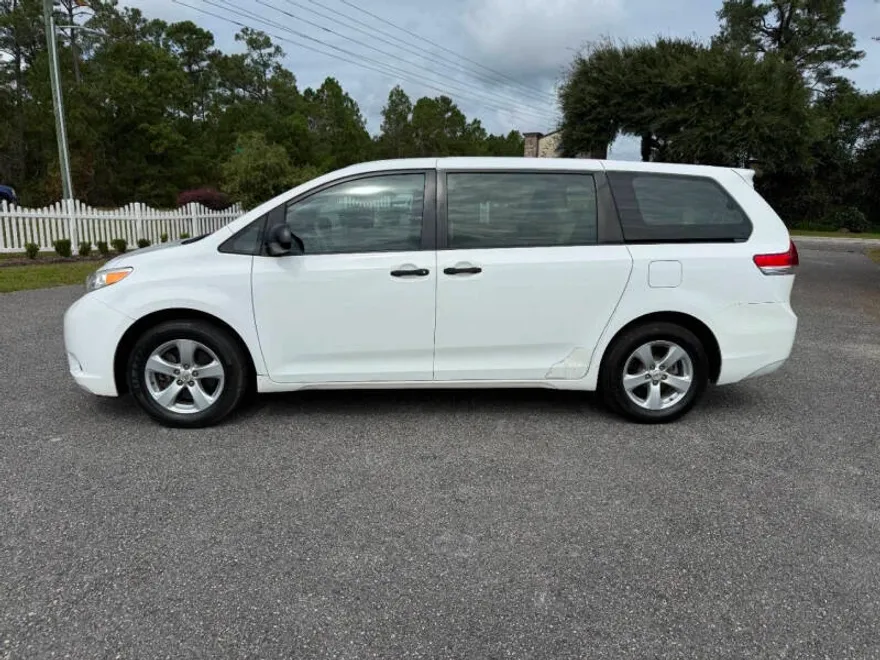 2012 Toyota Sienna Base photo 1