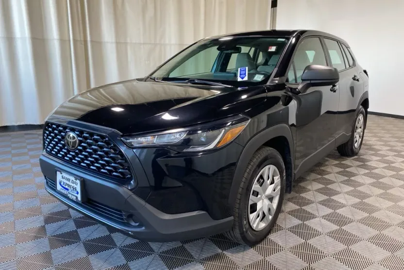 2022 Toyota Corolla Cross L photo 1