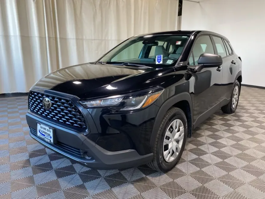2022 Toyota Corolla Cross L photo 1