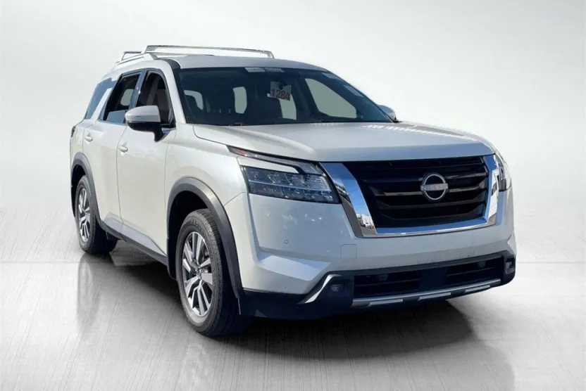 2022 Nissan Pathfinder SL photo 1