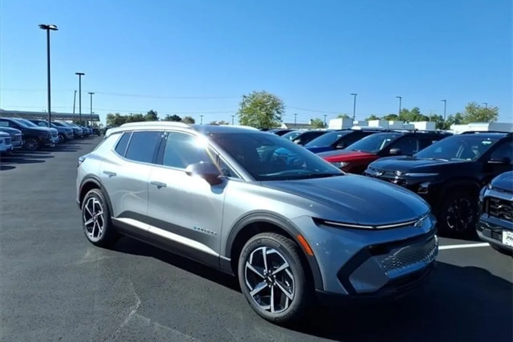 2026 Chevrolet Equinox EV 1LT photo 1