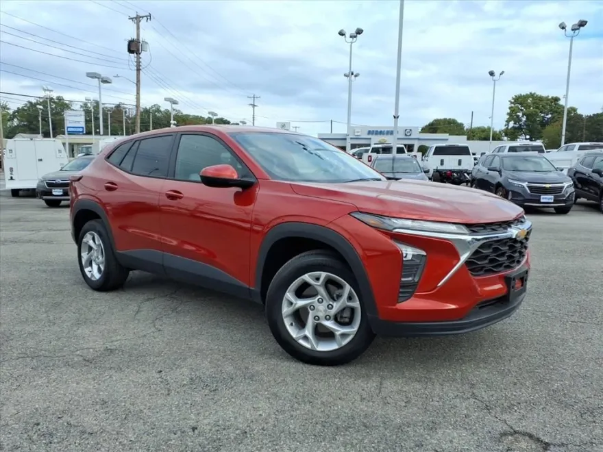 2024 Chevrolet Trax LS photo 1