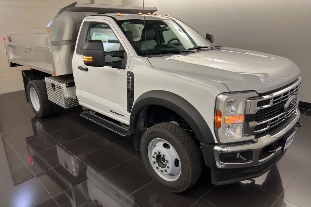 2025 Ford F-550 XL photo 1