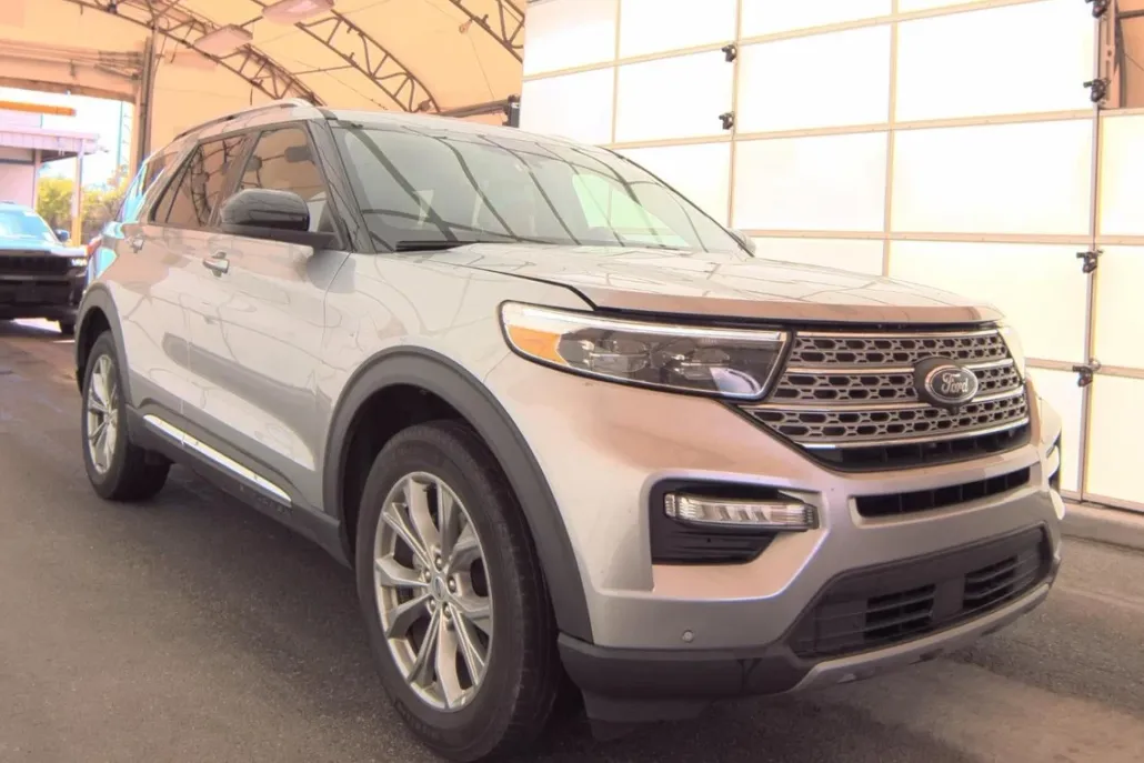 2023 Ford Explorer Limited photo 1