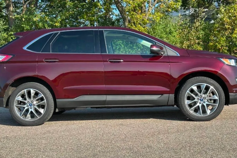 2017 Ford Edge Titanium photo 1